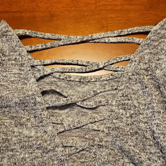 Women's Gray Long Sleeve Lightweight Sweater - Picture 4 of 5